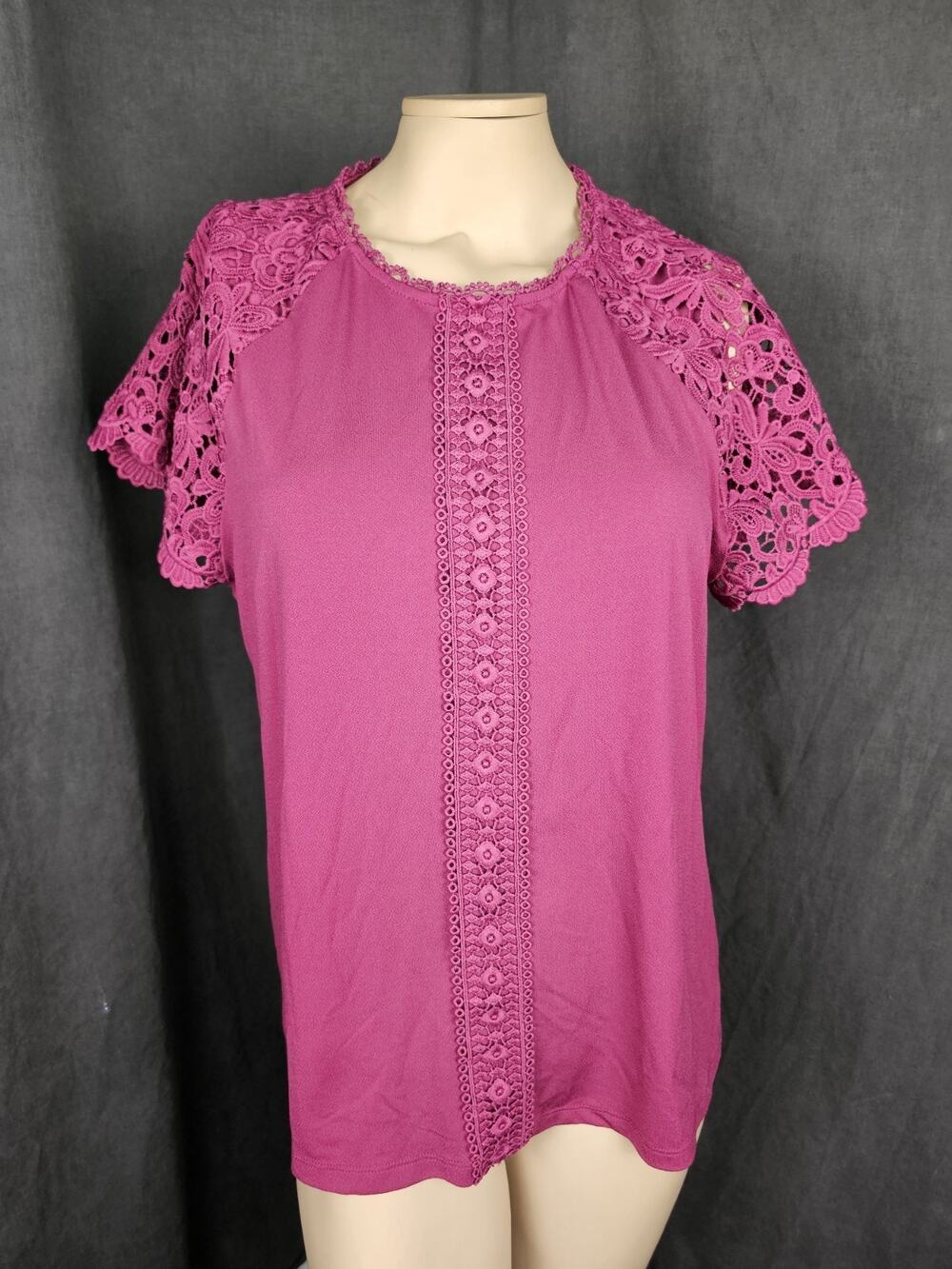 NWOT Cable & Gauge Crochet Lace Trim Blouse Flutter Raglan Sleeve Top Dressy M